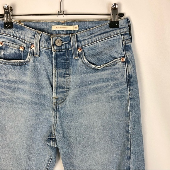 Levi's Wedgie Light Wash Distressed Knee Straight Leg Jeans 25 - Picture 4 of 6